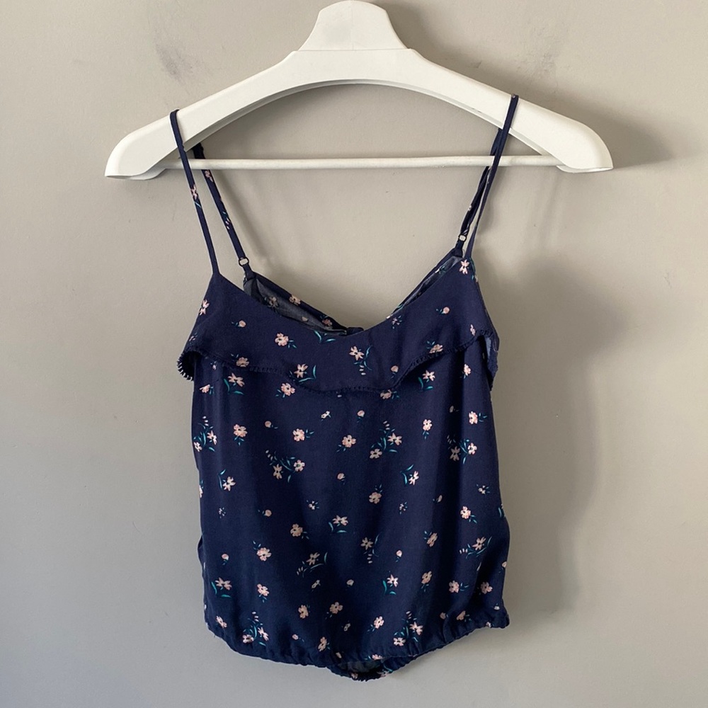 ✨ 3 for $35 ✨ LA Hearts Navy Floral Ruffle Crop Top